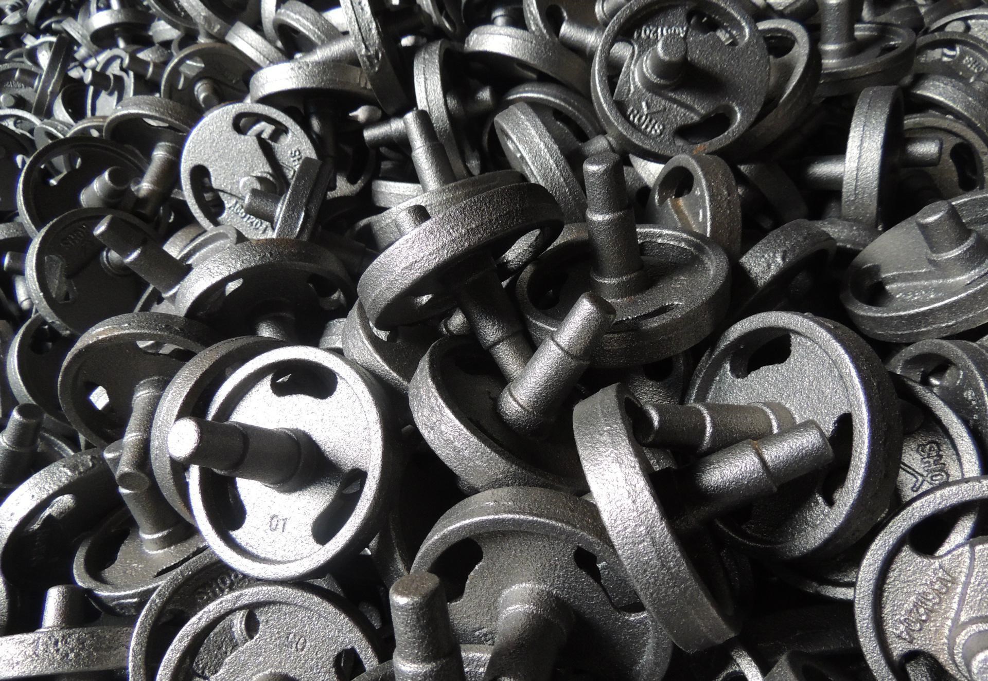 Indlela yokujongana neziphene ezibandayo ezinesiphene esinemigangatho emincinci exineneyo yentsimbi?