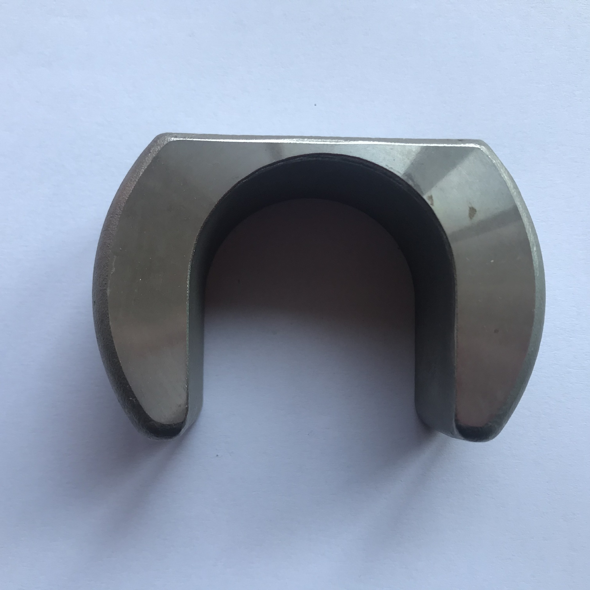 Sisiphi isizathu sokuchithwa kwiqokobhe elenziwe ngesanti yeglasi yamanzi ngexesha lenkqubo yokubumba utyalo-mali?