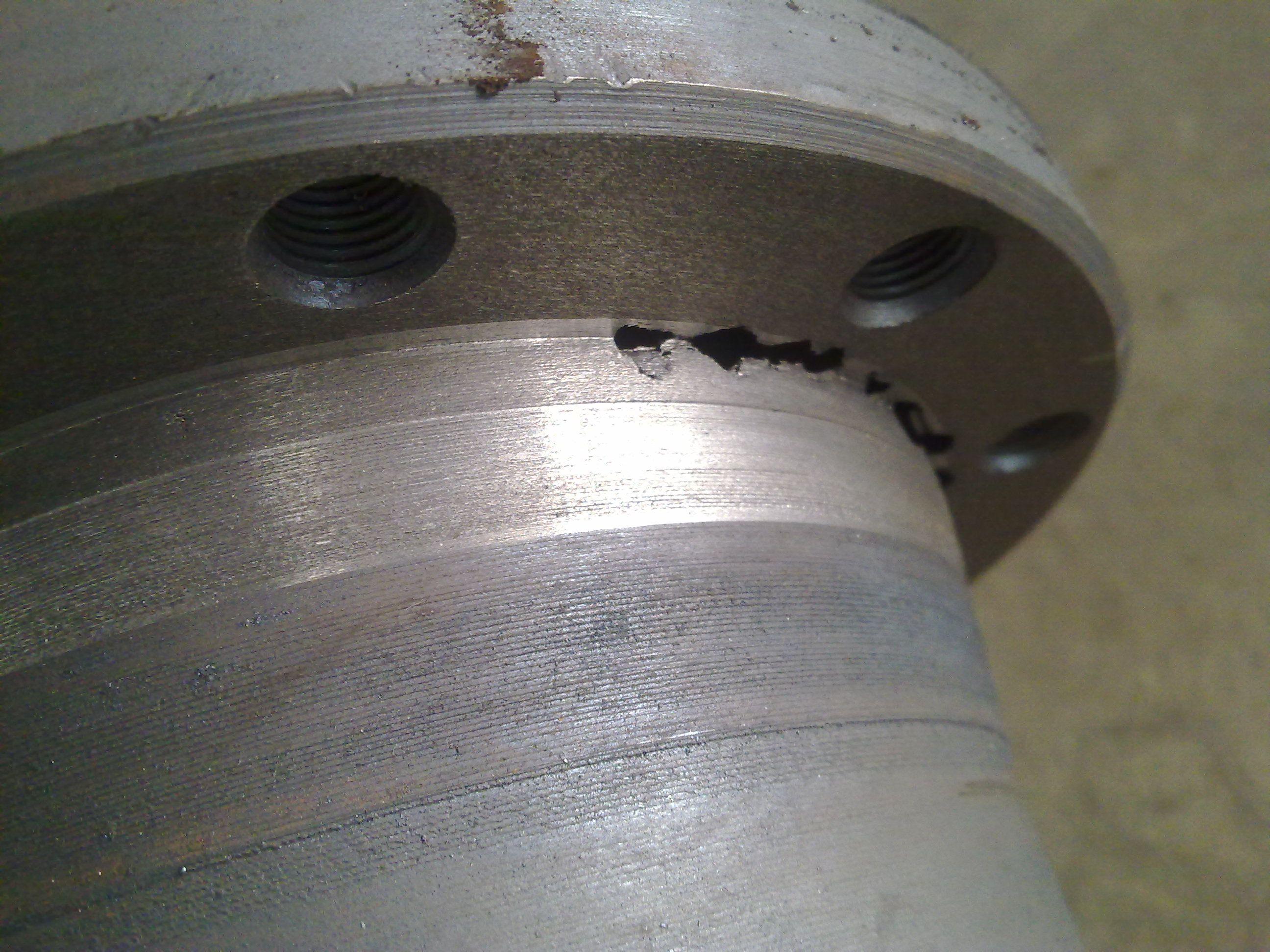 Zeziphi izinto ezibangela iziphene zokuqhekeka kwentsimbi?