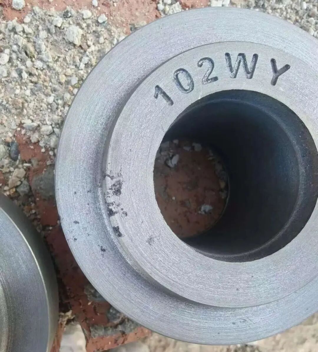 Zeziphi iimpawu zokugungxulwa kwesanti iziphene ekuveliseni iindawo zentsimbi ezingwevu kusetyenziswa isanti eluhlaza? Uthini umahluko phakathi kweziphene zamehlo e-slag?